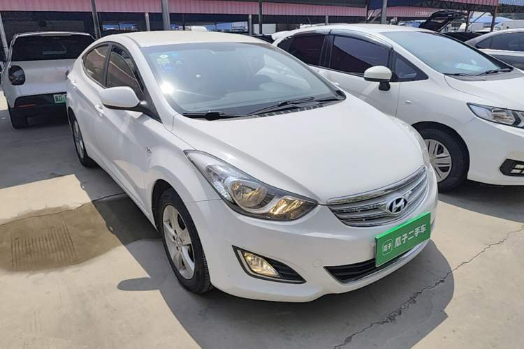 Used Hyundai Elantra (5th Generation / Langdong) 2012 1.6L Manual Fashion Edition Front Right 45 Deg