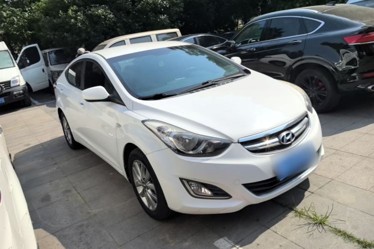 Used Hyundai Elantra (5th Generation / Langdong) 2012 1.6L Automatic Fashion Edition Front Right 45 Deg