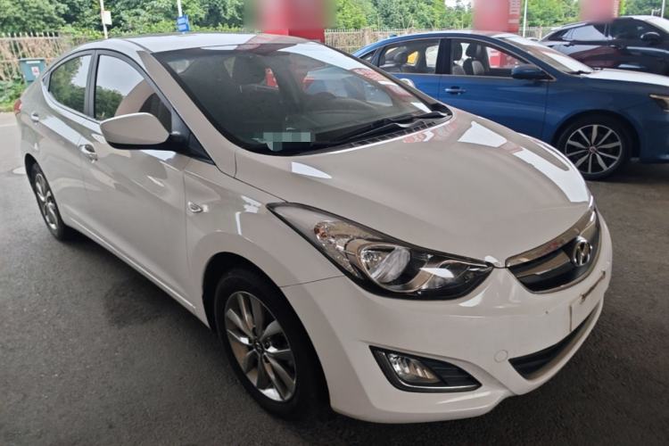 Used Hyundai Elantra (5th Generation / Langdong) 2012 1.6L Automatic Fashion Edition Front Right 45 Deg