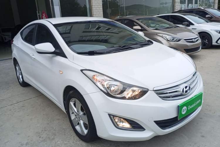 Used Hyundai Elantra (5th Generation / Langdong) 2012 1.6L Manual Fashion Edition Front Right 45 Deg