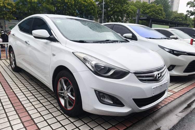 Used Hyundai Elantra (5th Generation / Langdong) 2012 1.6L Automatic Fashion Edition Front Right 45 Deg