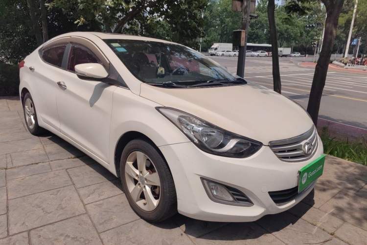 Used Hyundai Elantra (5th Generation / Langdong) 2012 1.6L Automatic Leading Model Front Right 45 Deg