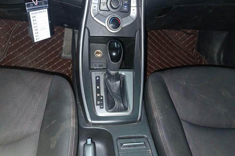 Used Hyundai Elantra (5th Generation / Langdong) 2012 1.6L Automatic Fashion Edition Gear Lever