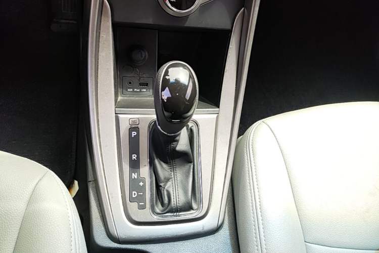 Used Hyundai Elantra (5th Generation / Langdong) 2012 1.6L Automatic Fashion Edition Gear Lever