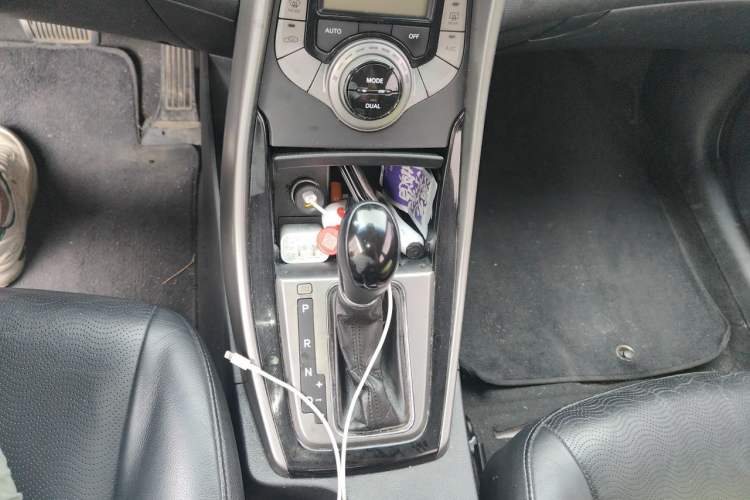 Used Hyundai Elantra (5th Generation / Langdong) 2012 1.6L Automatic Prestige Model Gear Lever