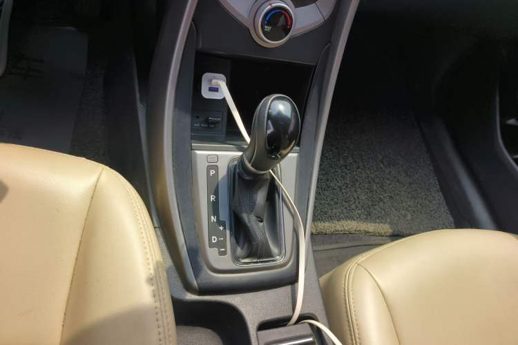 Used Hyundai Elantra (5th Generation / Langdong) 2012 1.6L Automatic Fashion Edition Gear Lever