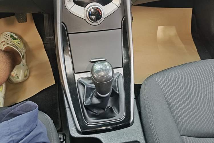 Used Hyundai Elantra (5th Generation / Langdong) 2012 1.6L Manual Leading Model Gear Lever