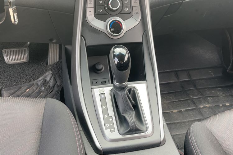Used Hyundai Elantra (5th Generation / Langdong) 2012 1.6L Automatic Fashion Edition Gear Lever