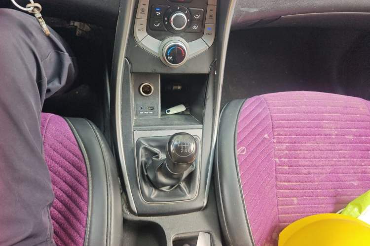 Used Hyundai Elantra (5th Generation / Langdong) 2012 1.6L Manual Fashion Edition Gear Lever