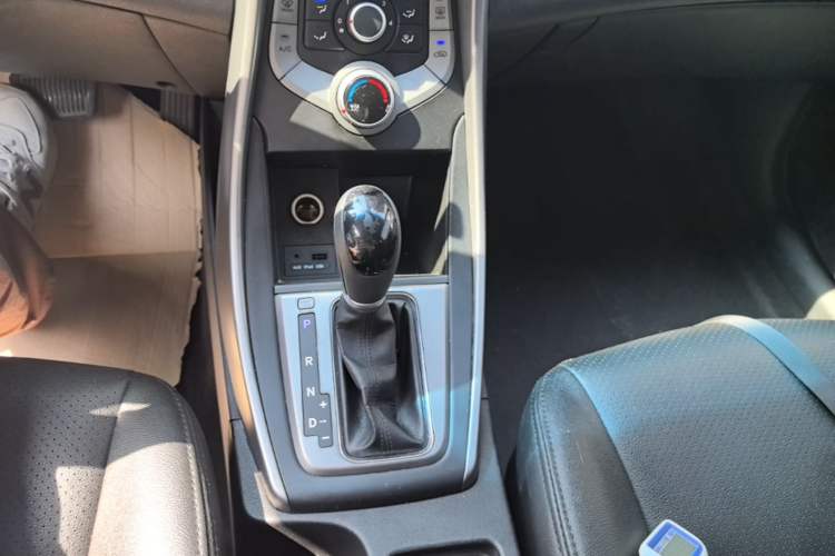 Used Hyundai Elantra (5th Generation / Langdong) 2012 1.6L Automatic Fashion Edition Gear Lever