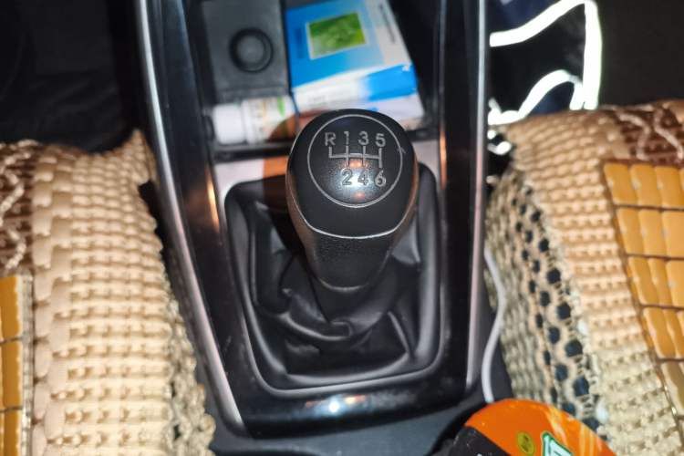 Used Hyundai Elantra (5th Generation / Langdong) 2012 1.6L Manual Leading Model Gear Lever