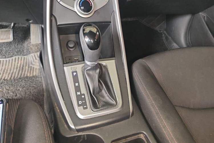 Used Hyundai Elantra (5th Generation / Langdong) 2012 1.6L Automatic Fashion Edition Gear Lever
