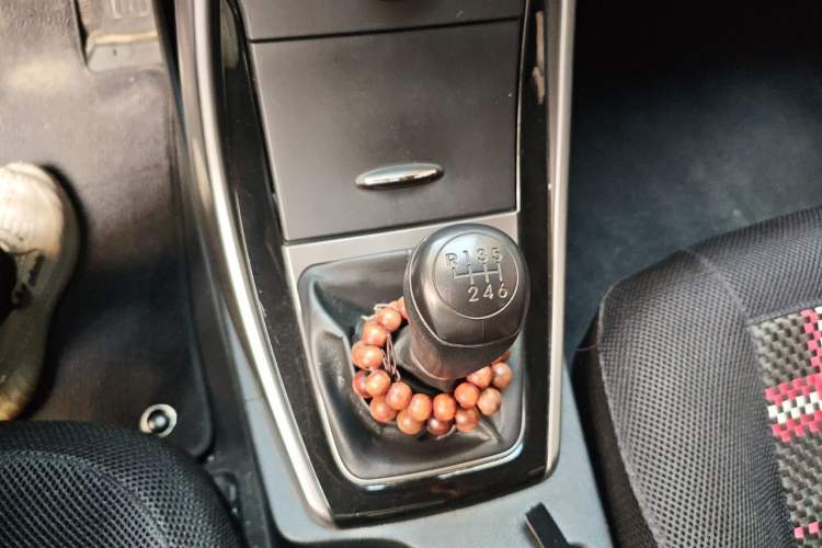 Used Hyundai Elantra (5th Generation / Langdong) 2012 1.6L Manual Leading Model Gear Lever