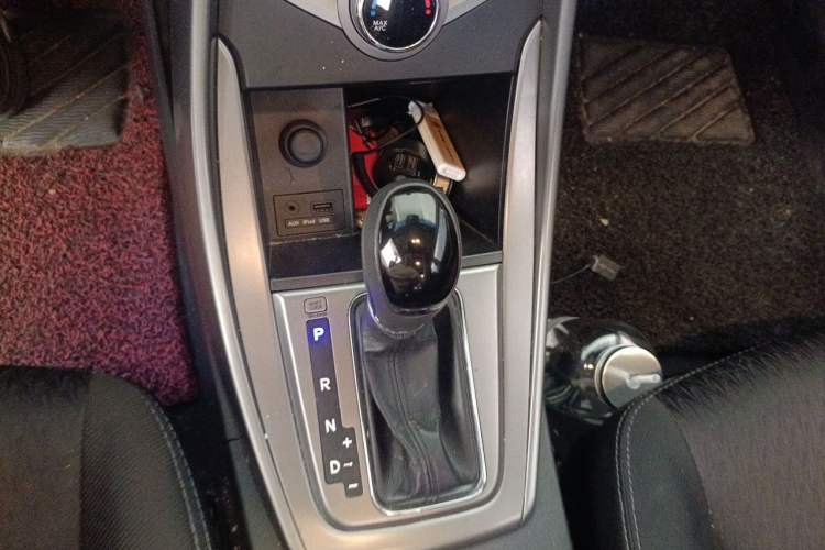 Used Hyundai Elantra (5th Generation / Langdong) 2012 1.6L Automatic Fashion Edition Gear Lever
