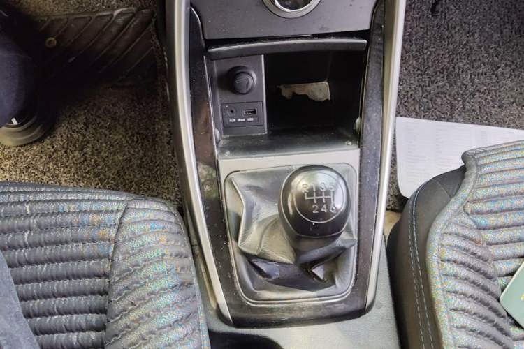 Used Hyundai Elantra (5th Generation / Langdong) 2012 1.6L Manual Leading Model Gear Lever