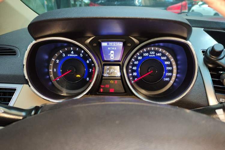 Used Hyundai Elantra (5th Generation / Langdong) 2012 1.6L Automatic Fashion Edition Instrument Cluster