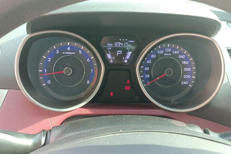 Used Hyundai Elantra (5th Generation / Langdong) 2012 1.6L Automatic Fashion Edition Instrument Cluster