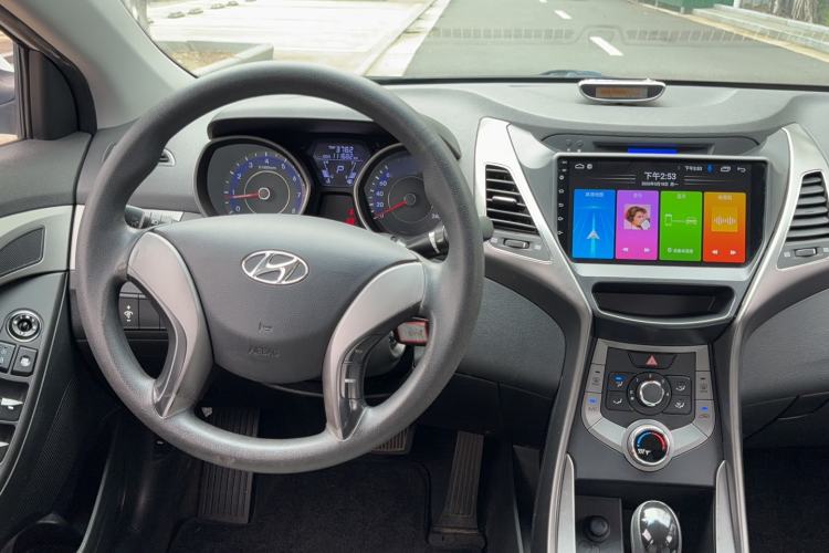 Used Hyundai Elantra (5th Generation / Langdong) 2012 1.6L Automatic Fashion Edition Interior 1