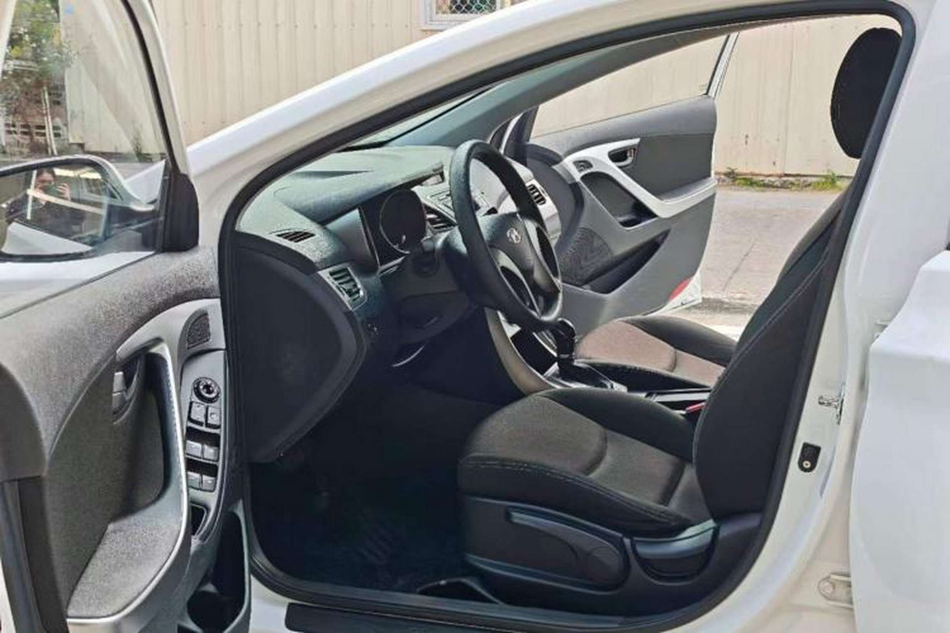 Used Hyundai Elantra (5th Generation / Langdong) 2012 1.6L Automatic Fashion Edition Interior 1