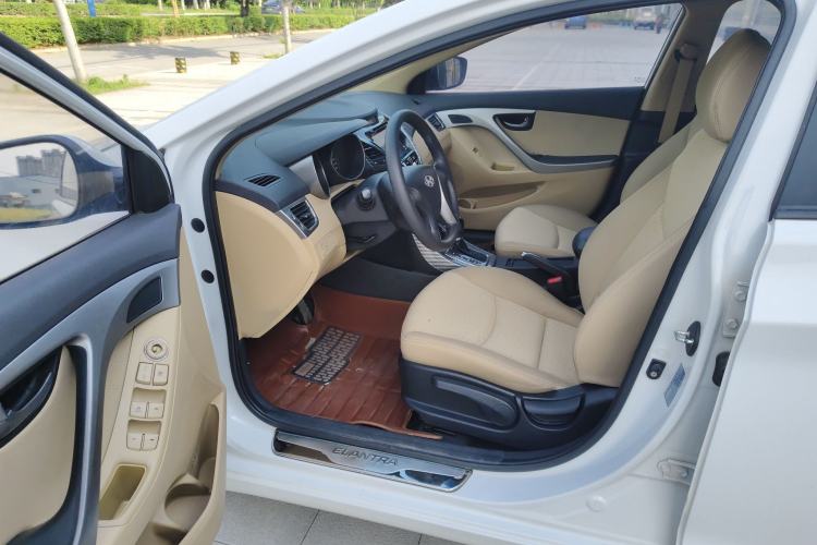 Used Hyundai Elantra (5th Generation / Langdong) 2012 1.6L Automatic Fashion Edition Interior 1