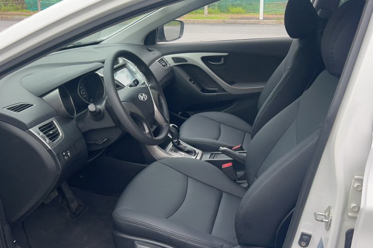 Used Hyundai Elantra (5th Generation / Langdong) 2012 1.6L Automatic Fashion Edition Interior 1