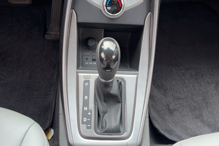 Used Hyundai Elantra (5th Generation / Langdong) 2012 1.6L Automatic Fashion Edition Interior 2