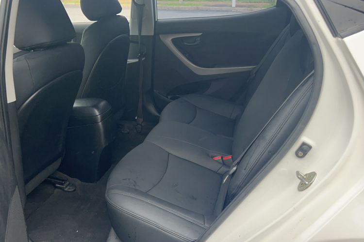 Used Hyundai Elantra (5th Generation / Langdong) 2012 1.6L Automatic Fashion Edition Interior 2