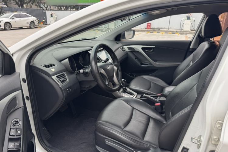 Used Hyundai Elantra (5th Generation / Langdong) 2012 1.6L Automatic Fashion Edition Interior 3