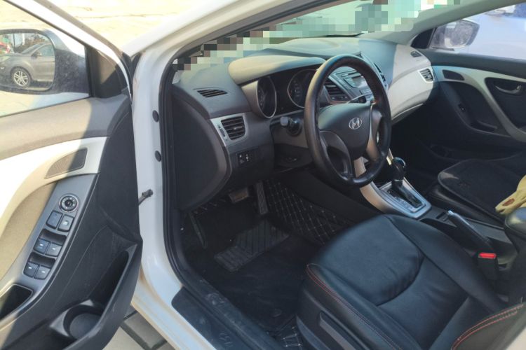 Used Hyundai Elantra (5th Generation / Langdong) 2012 1.6L Automatic Fashion Edition Interior 3