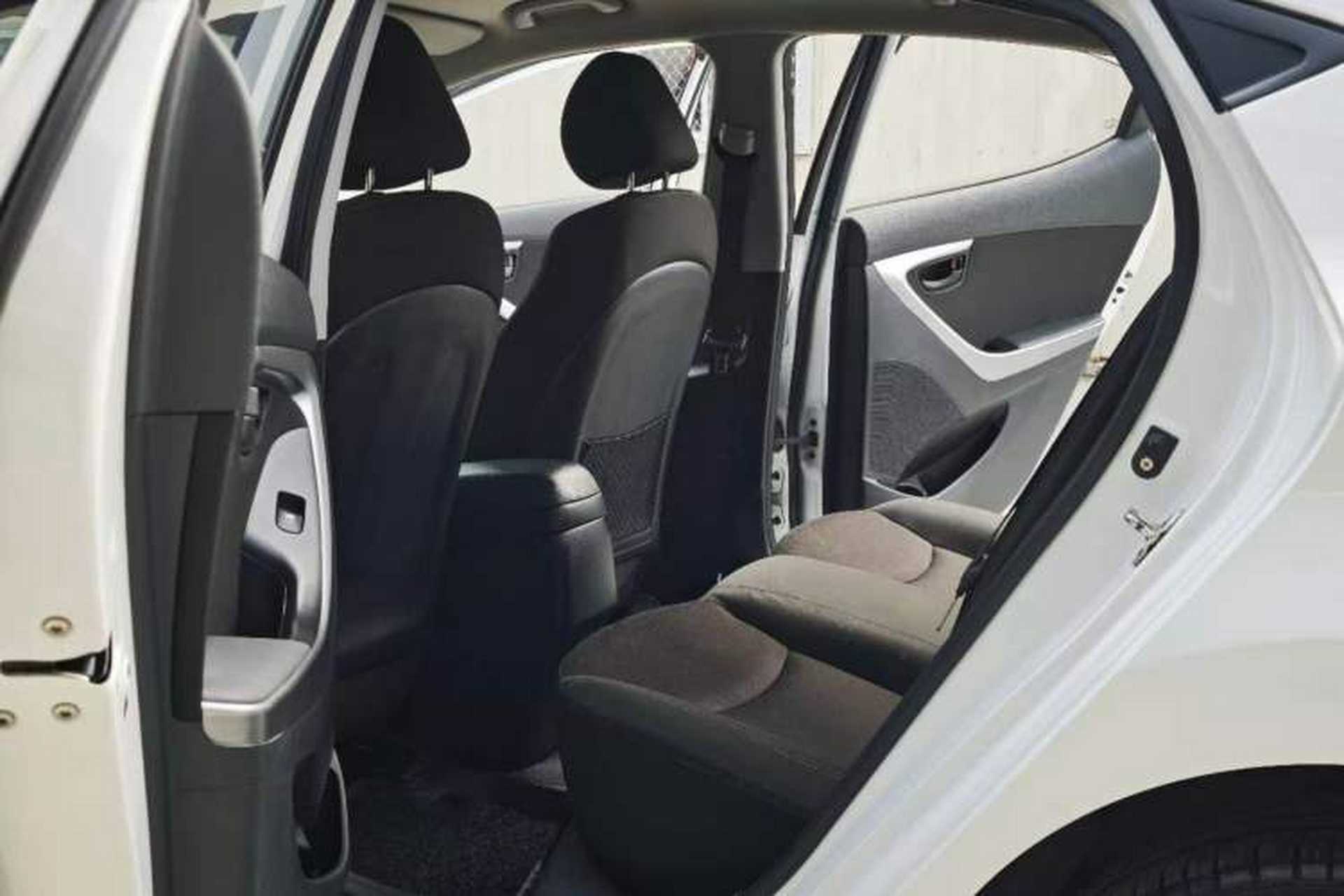 Used Hyundai Elantra (5th Generation / Langdong) 2012 1.6L Automatic Fashion Edition Interior 5