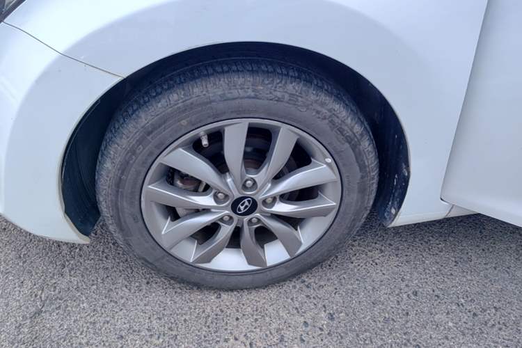 Used Hyundai Elantra (5th Generation / Langdong) 2012 1.6L Manual Leading Model Left Front Wheel Hub