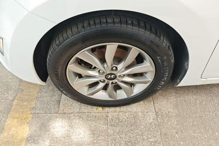 Used Hyundai Elantra (5th Generation / Langdong) 2012 1.6L Manual Leading Model Left Front Wheel Hub