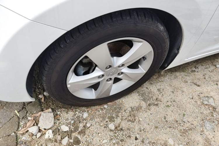 Used Hyundai Elantra (5th Generation / Langdong) 2012 1.6L Manual Fashion Edition Left Front Wheel Hub