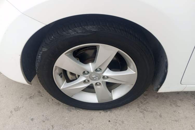 Used Hyundai Elantra (5th Generation / Langdong) 2012 1.6L Manual Fashion Edition Left Front Wheel Hub