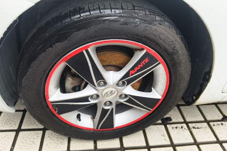 Used Hyundai Elantra (5th Generation / Langdong) 2012 1.6L Automatic Fashion Edition Left Front Wheel Hub