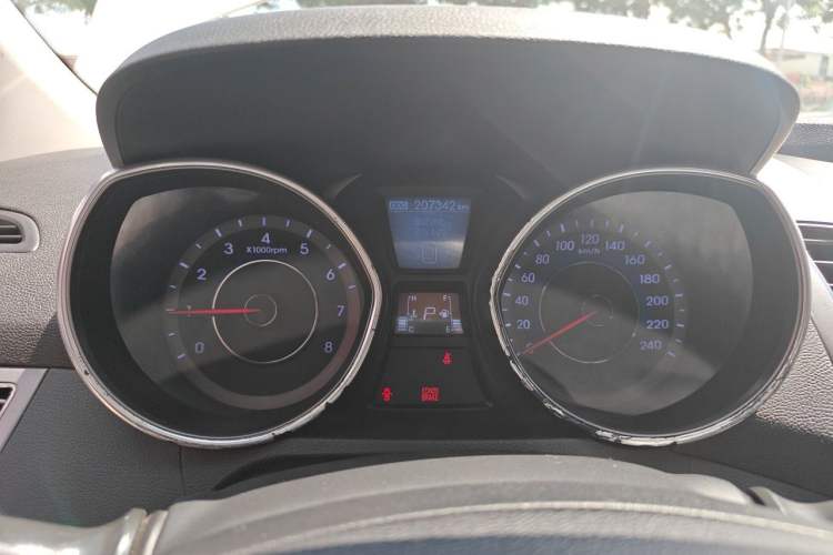Used Hyundai Elantra (5th Generation / Langdong) 2012 1.6L Automatic Prestige Model Odometer Close Up