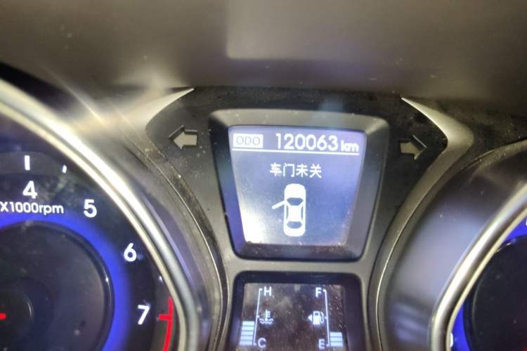 Used Hyundai Elantra (5th Generation / Langdong) 2012 1.6L Manual Leading Model Odometer Close Up