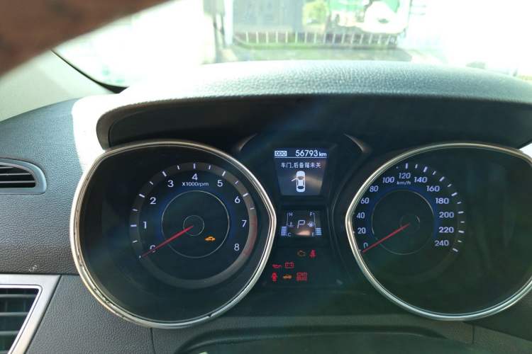 Used Hyundai Elantra (5th Generation / Langdong) 2012 1.6L Automatic Leading Model Odometer Close Up