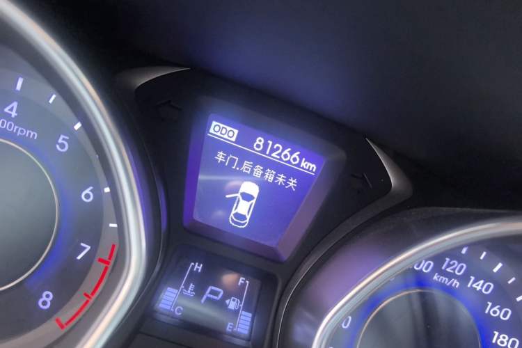 Used Hyundai Elantra (5th Generation / Langdong) 2012 1.6L Automatic Leading Model Odometer Close Up