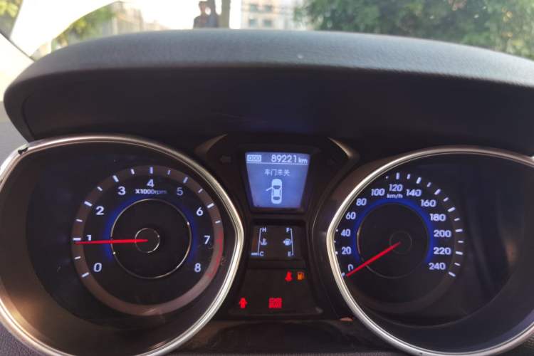 Used Hyundai Elantra (5th Generation / Langdong) 2012 1.6L Manual Leading Model Odometer Close Up