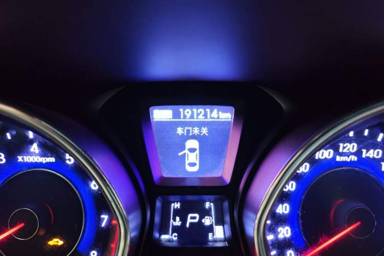Used Hyundai Elantra (5th Generation / Langdong) 2012 1.6L Automatic Fashion Edition Odometer Close Up