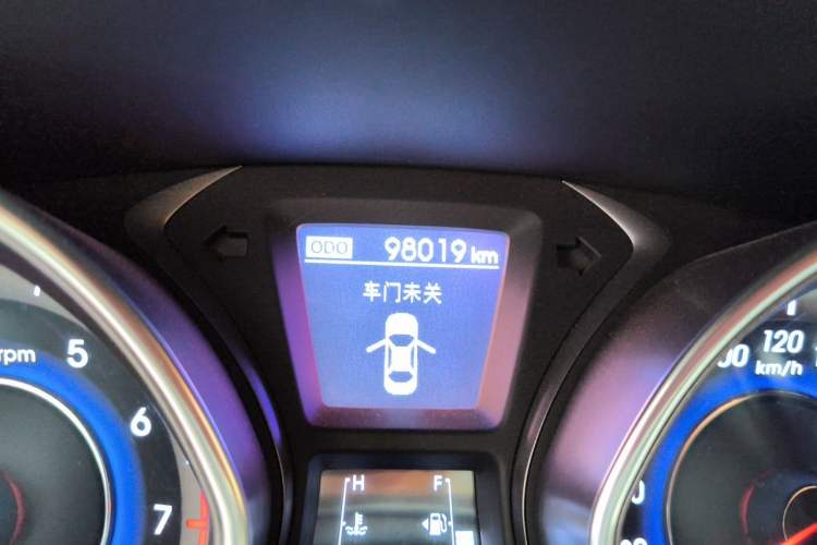 Used Hyundai Elantra (5th Generation / Langdong) 2012 1.6L Manual Leading Model Odometer Close Up