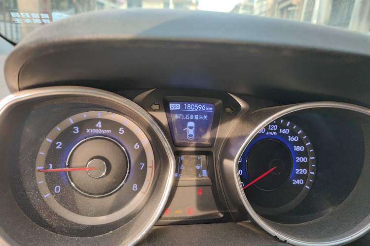 Used Hyundai Elantra (5th Generation / Langdong) 2012 1.6L Manual Leading Model Odometer Close Up