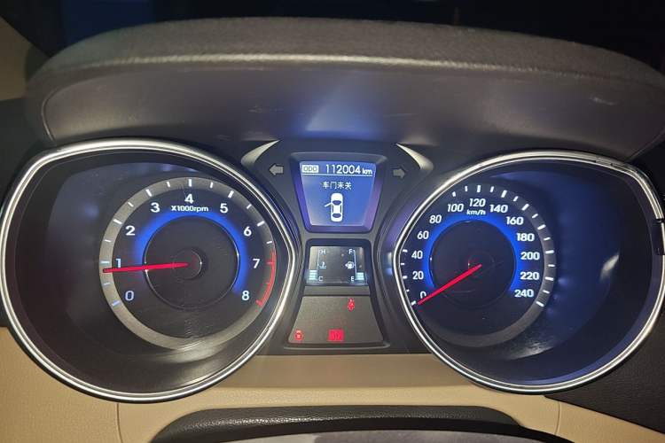 Used Hyundai Elantra (5th Generation / Langdong) 2012 1.6L Manual Leading Model Odometer Close Up