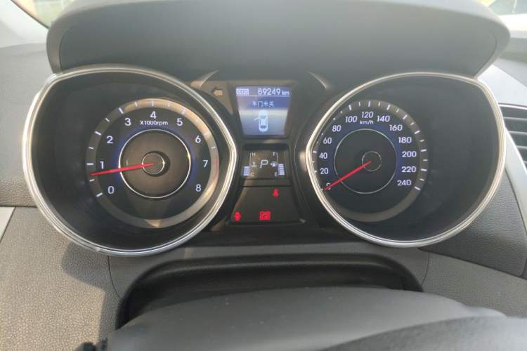 Used Hyundai Elantra (5th Generation / Langdong) 2012 1.6L Automatic Prestige Model Odometer Close Up