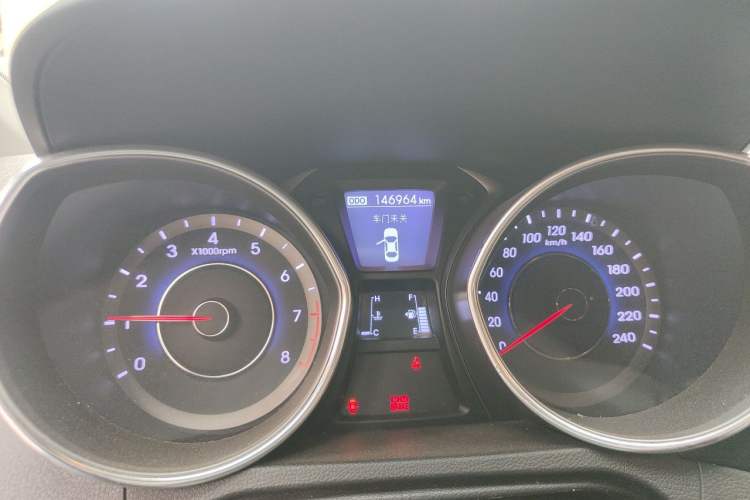 Used Hyundai Elantra (5th Generation / Langdong) 2012 1.6L Manual Leading Model Odometer Close Up