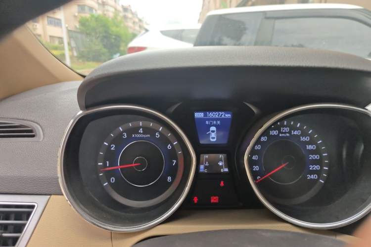 Used Hyundai Elantra (5th Generation / Langdong) 2012 1.6L Manual Leading Model Odometer Close Up
