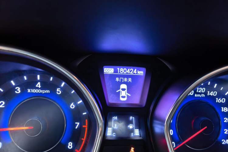 Used Hyundai Elantra (5th Generation / Langdong) 2012 1.6L Manual Leading Model Odometer Close Up