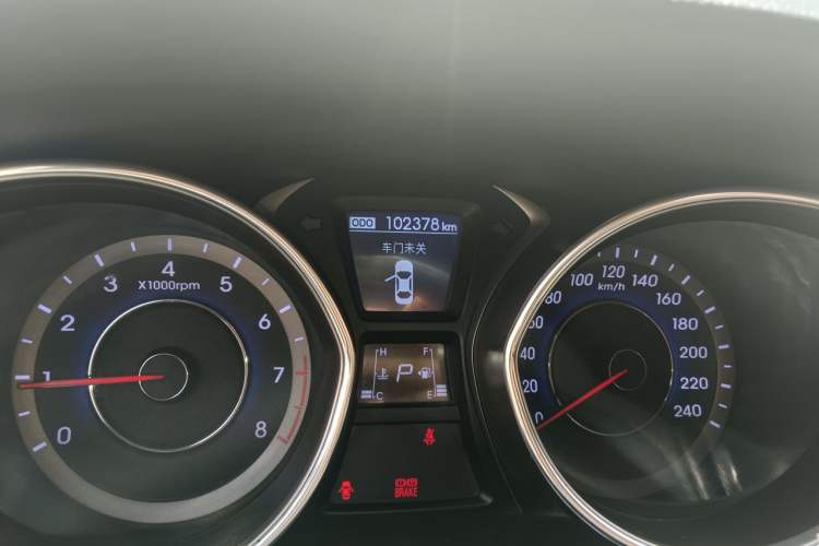 Used Hyundai Elantra (5th Generation / Langdong) 2012 1.6L Automatic Prestige Model Odometer Close Up