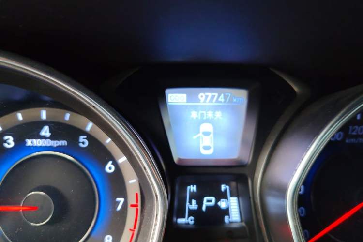 Used Hyundai Elantra (5th Generation / Langdong) 2012 1.6L Automatic Prestige Model Odometer Close Up